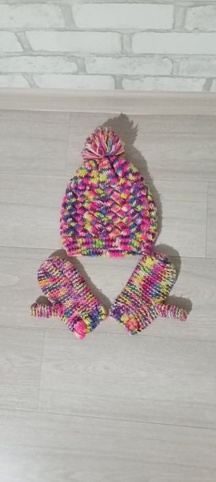 Шапка для модницы есть комплект