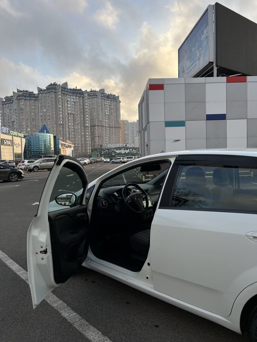 Fiat Punto 2011 року