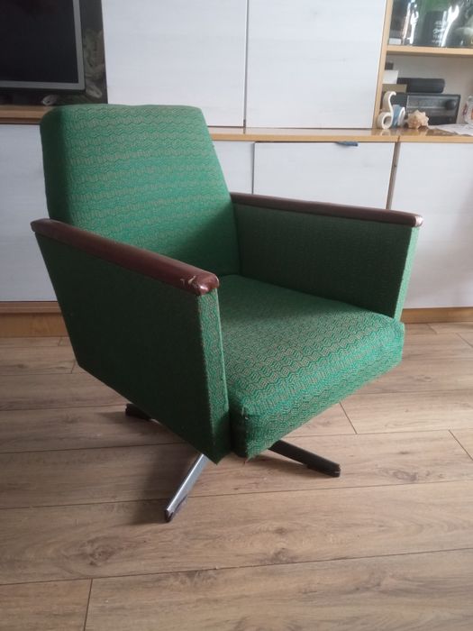 Fotel na obrotowej nodze z PRLU wyprany