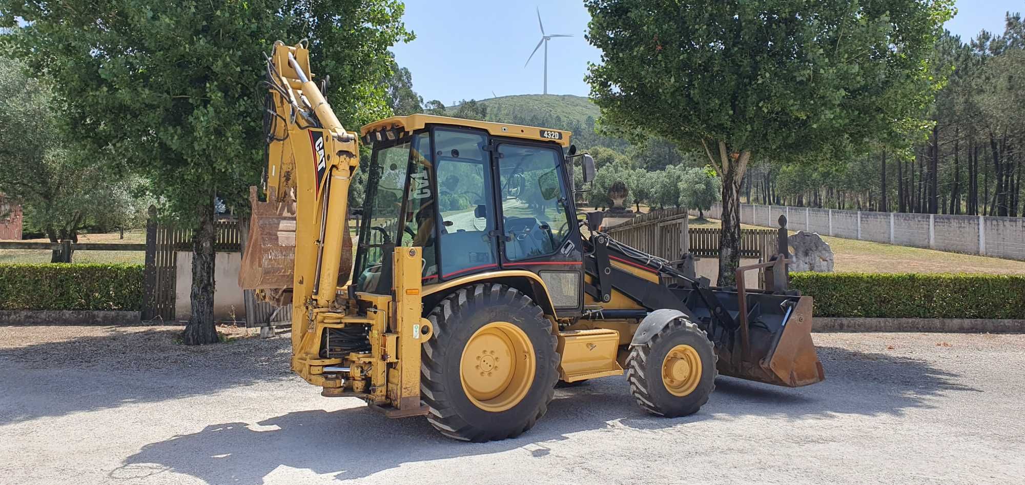 Retroescavadora Caterpillar 432D