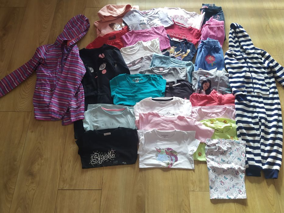 Paka ubranek dla dziewczynki 122/128