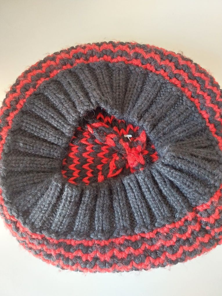 Gorro GAP, Tamanho único, preto e vermelho, Excelente estado