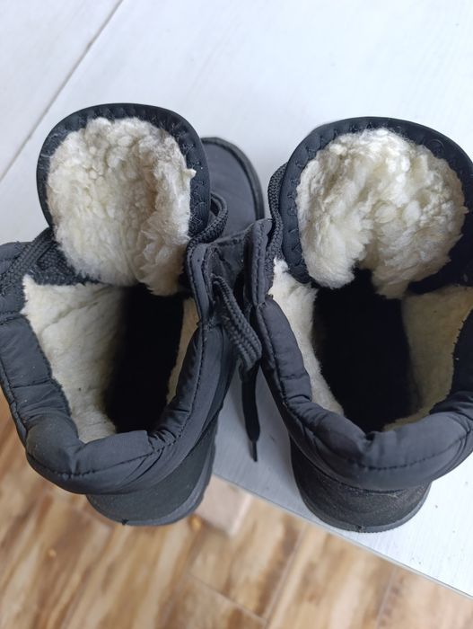 Продам  ботінки  дитячі.