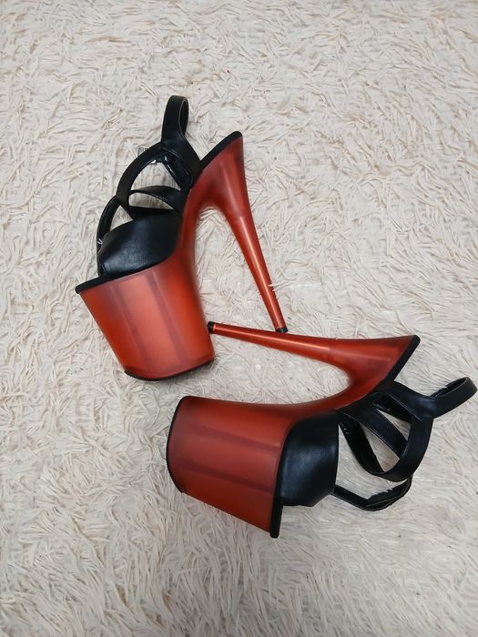 Босоніжки-стріпи