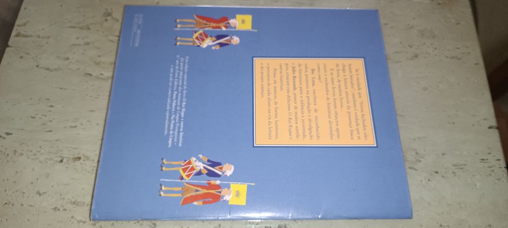 Livro O rei Rique e outras histórias ilustração de Júlio Resende