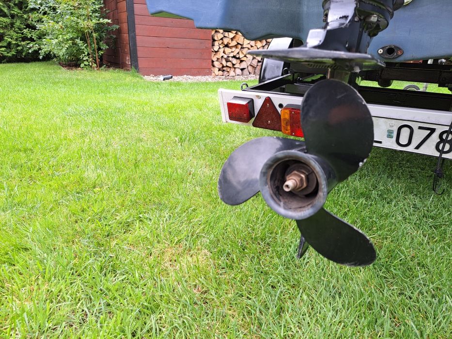 Silnik zaburtowy Mercury 15 kon 2 sów i stopa S rok 2005 Film