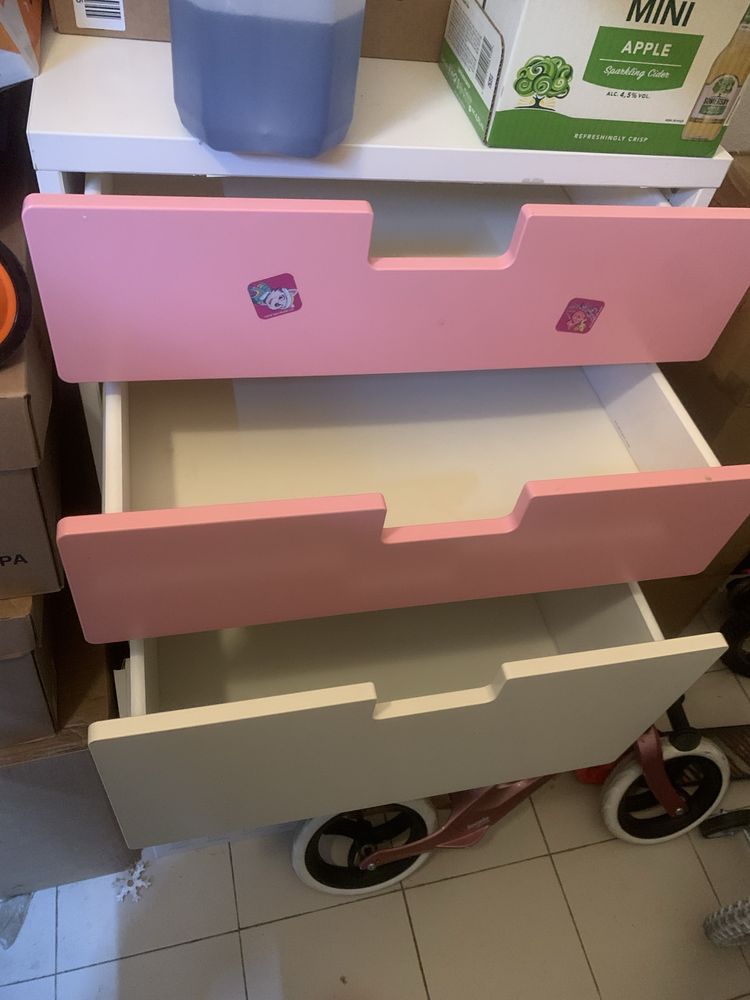 Comoda Ikea  3 Gavetas e 2 portas