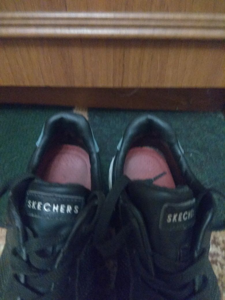 Кросівки шкіряні Skechers 39 р.