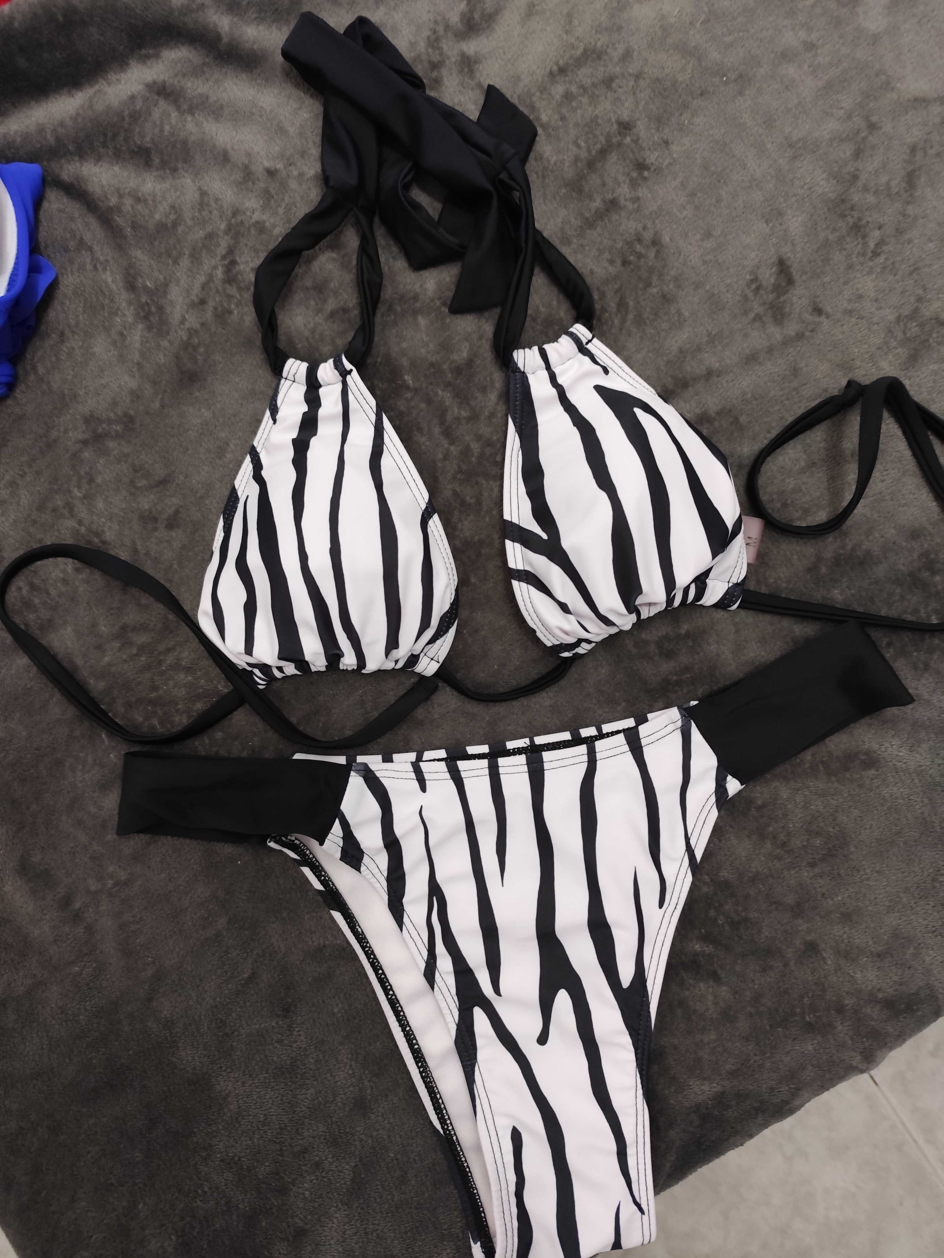 Bikinis azulão e padrão zebra