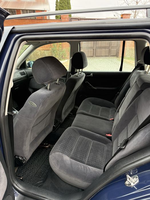 Volkswagen GOLF 1.6 MPI Avtomat