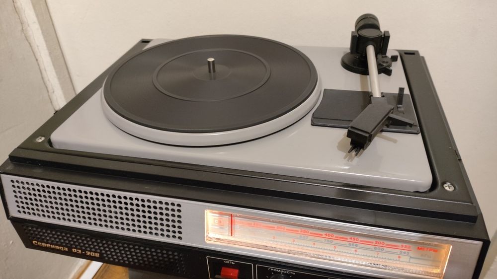 Радиола "Серенада РЭ-208" (СССР, Винтаж)