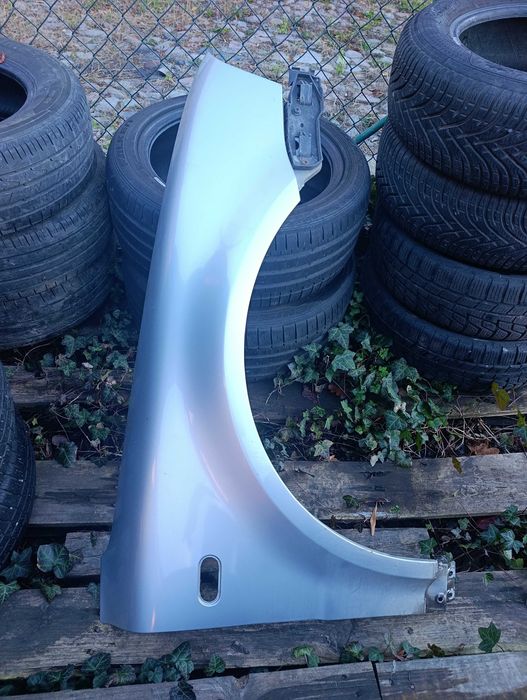 Błotnik prawy Volkswagen Passat B5 LIFT srebrny LA7W