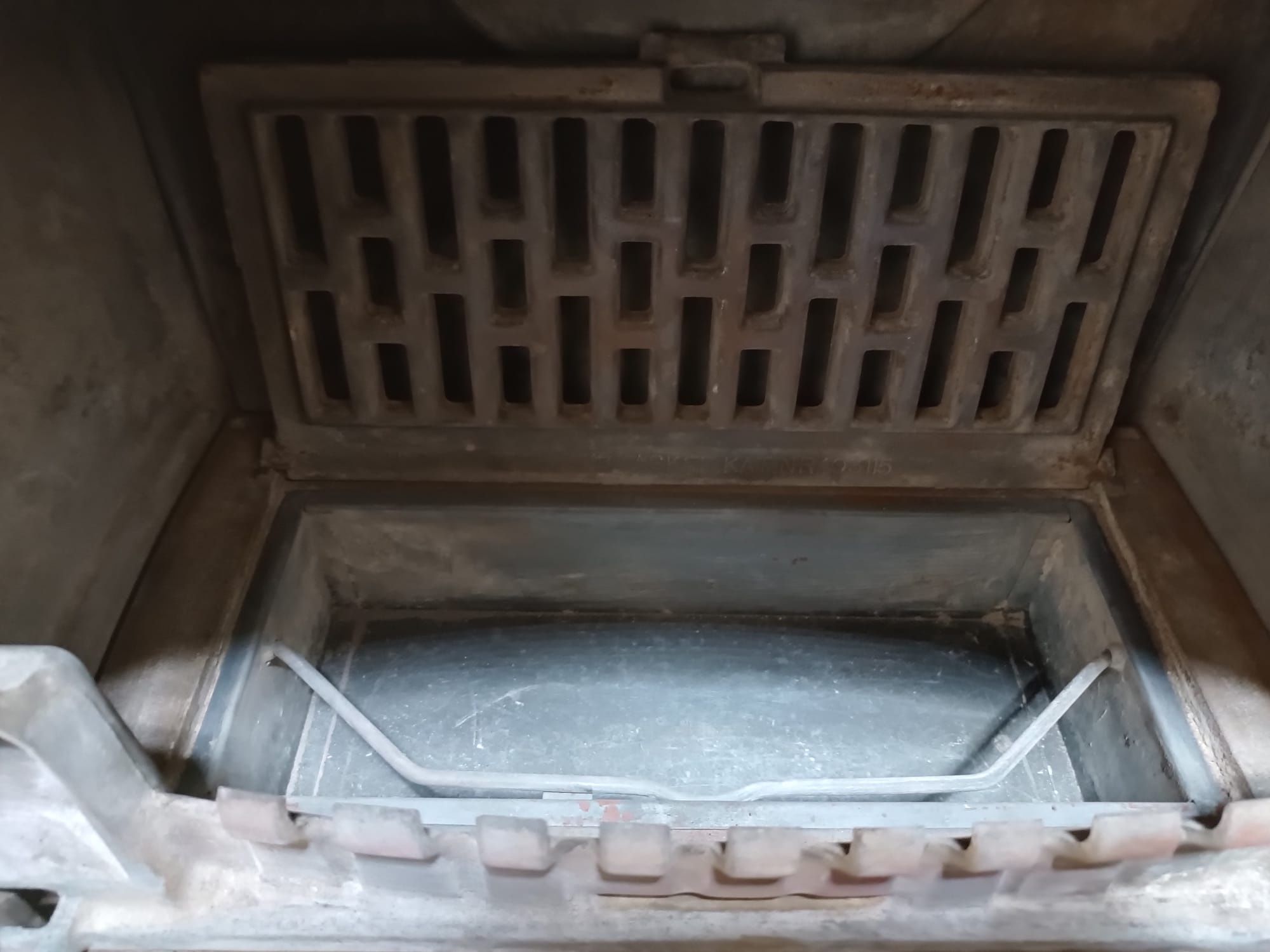 Jotul 3 kominek żeliwny koza piec