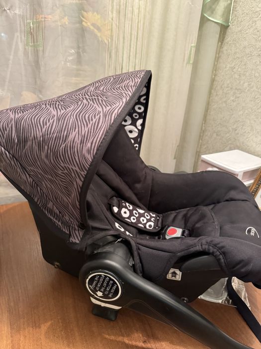 Дитяче автокрісло 0+