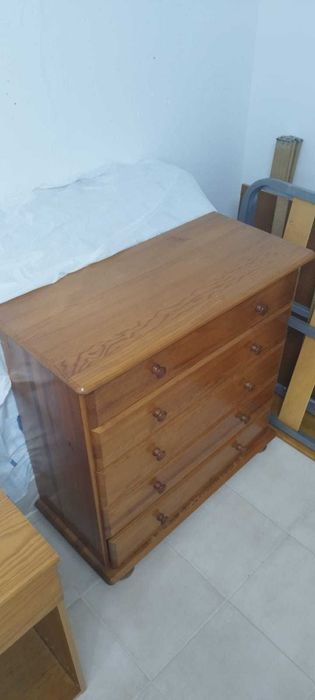 Mobília de quarto de solteiro em ótimo estado