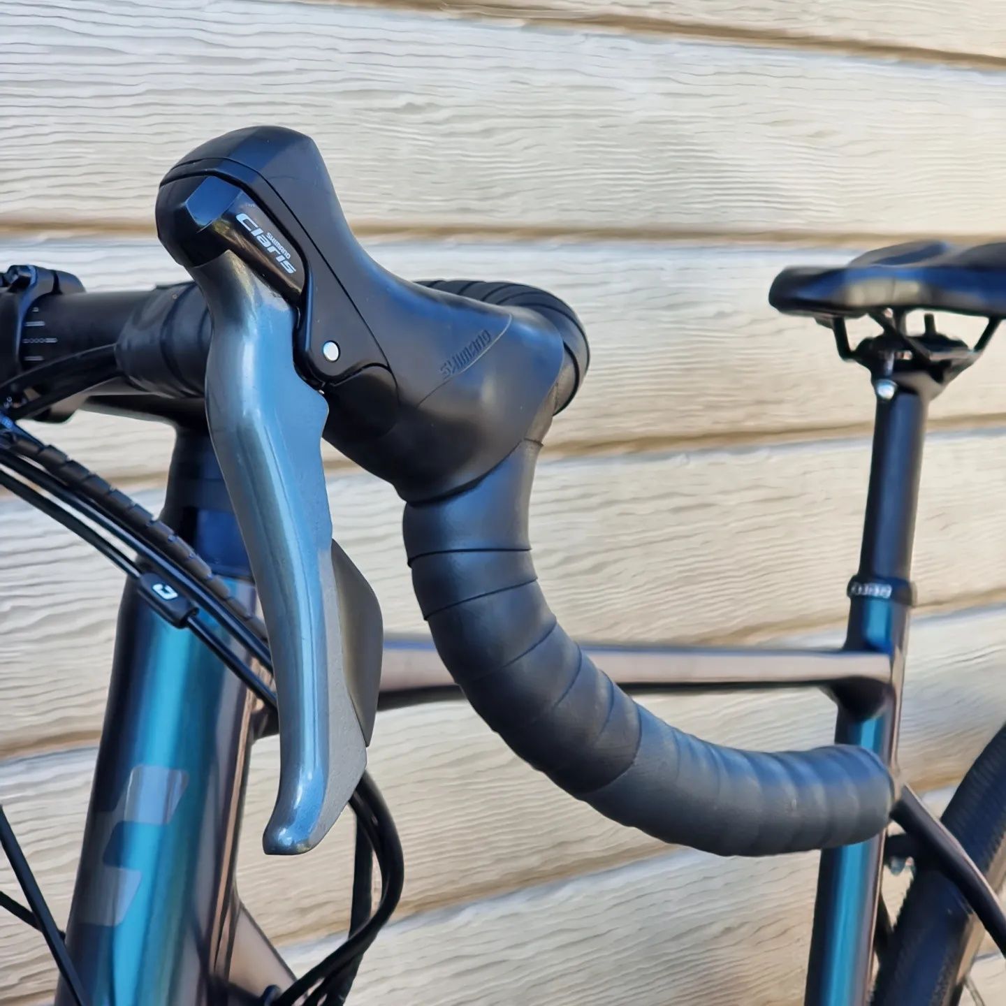 28 CUBE NUROAD DISC 2023 Gravel Shimano Claris. Вилка CARBON. Disc