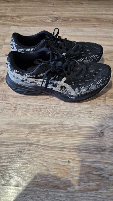 DYNABLAST ASICS 3 meskie, rozmiar 42.5, czarne, uzywane