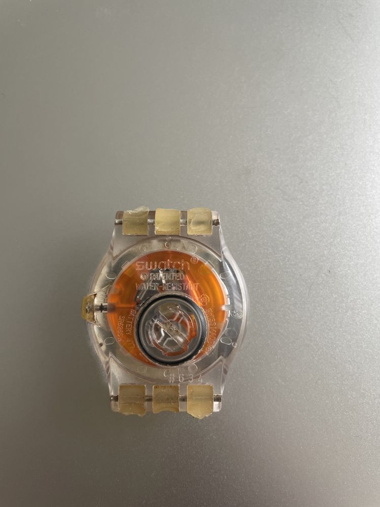 Relógio Swatch Adulto cor laranja sem bracelete