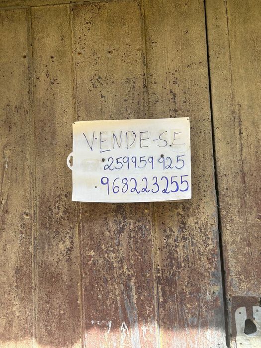 Vende-se moradia para investimento