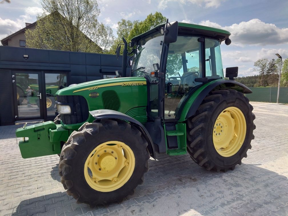 Ciągnik JOHN DEERE 5820 PowerQuad pneumatyka