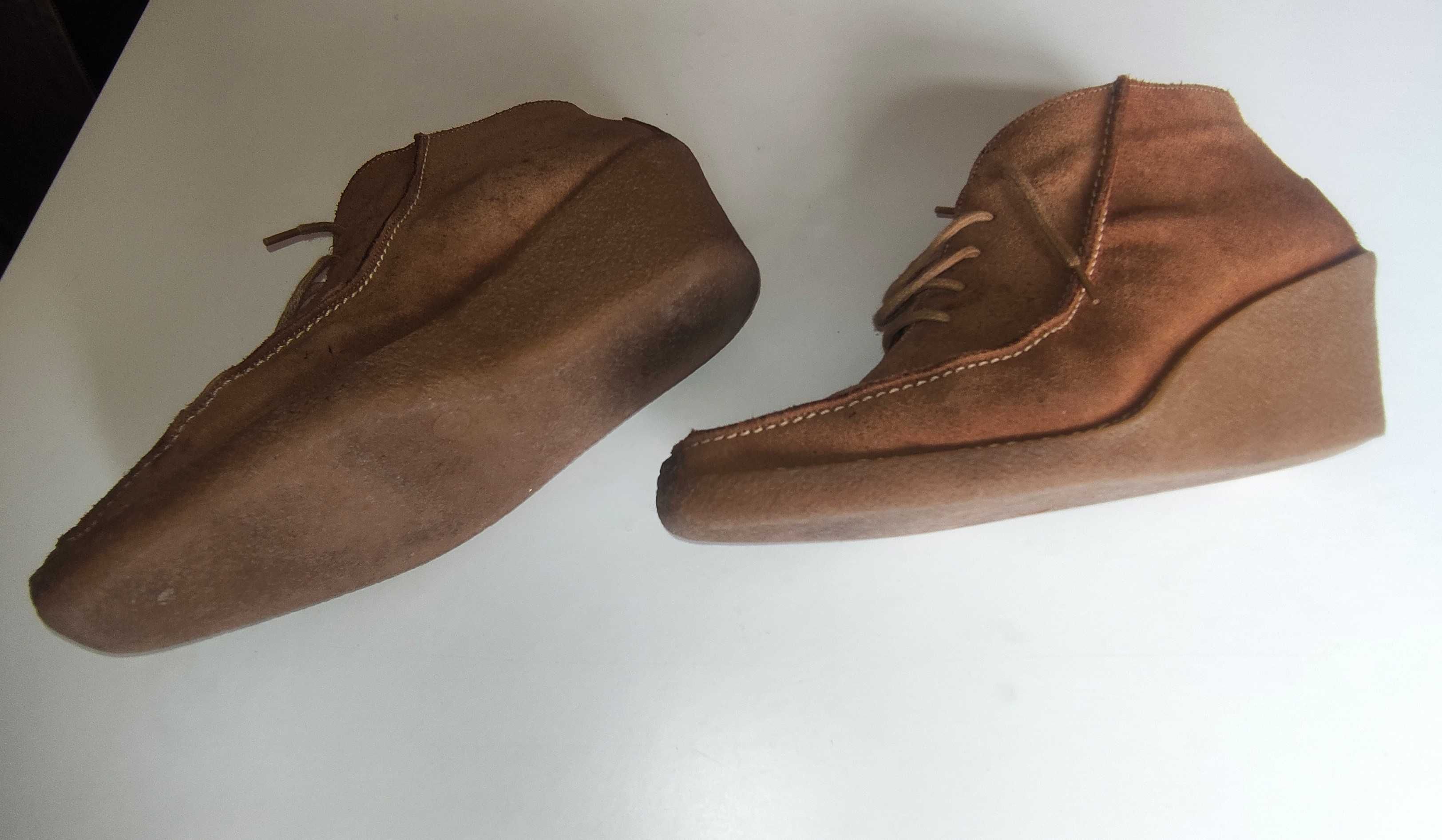 Botas em pele camurça