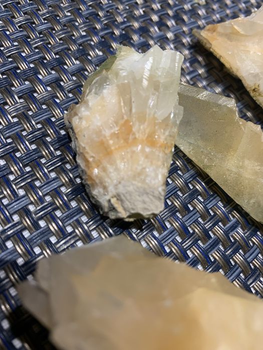 Pedras calcita amarela e limao