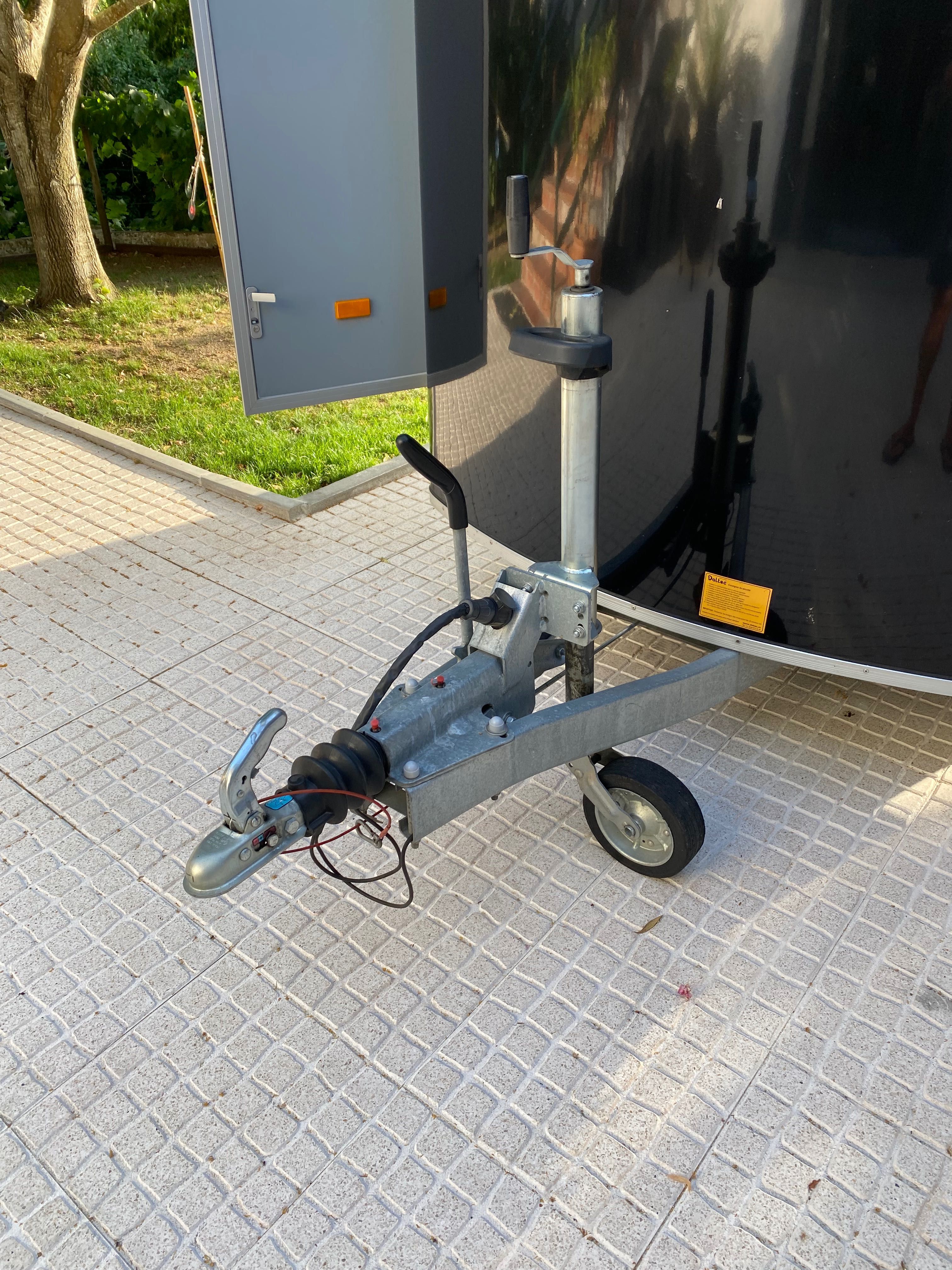 Atrelado de carga fechado DEBON Roadster300