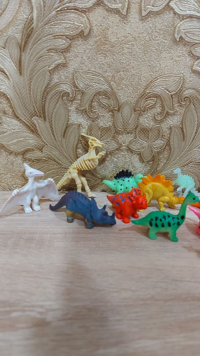 Большая коллекция маленьких динозавров, 28 штук.