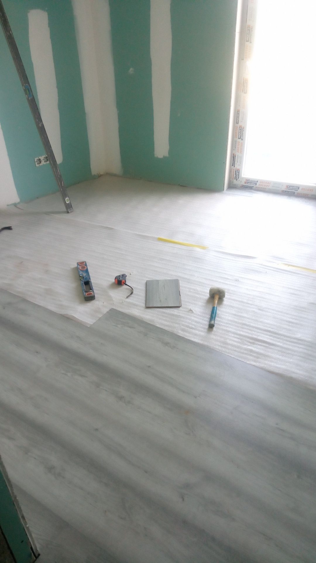 Pintor e Aplicador de capoto , Cerâmica em Geral , Betonilha ,Pladur