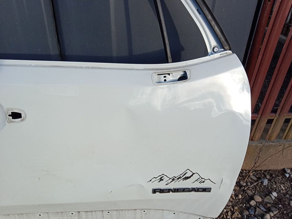 Джип Ренегат дверка права передня