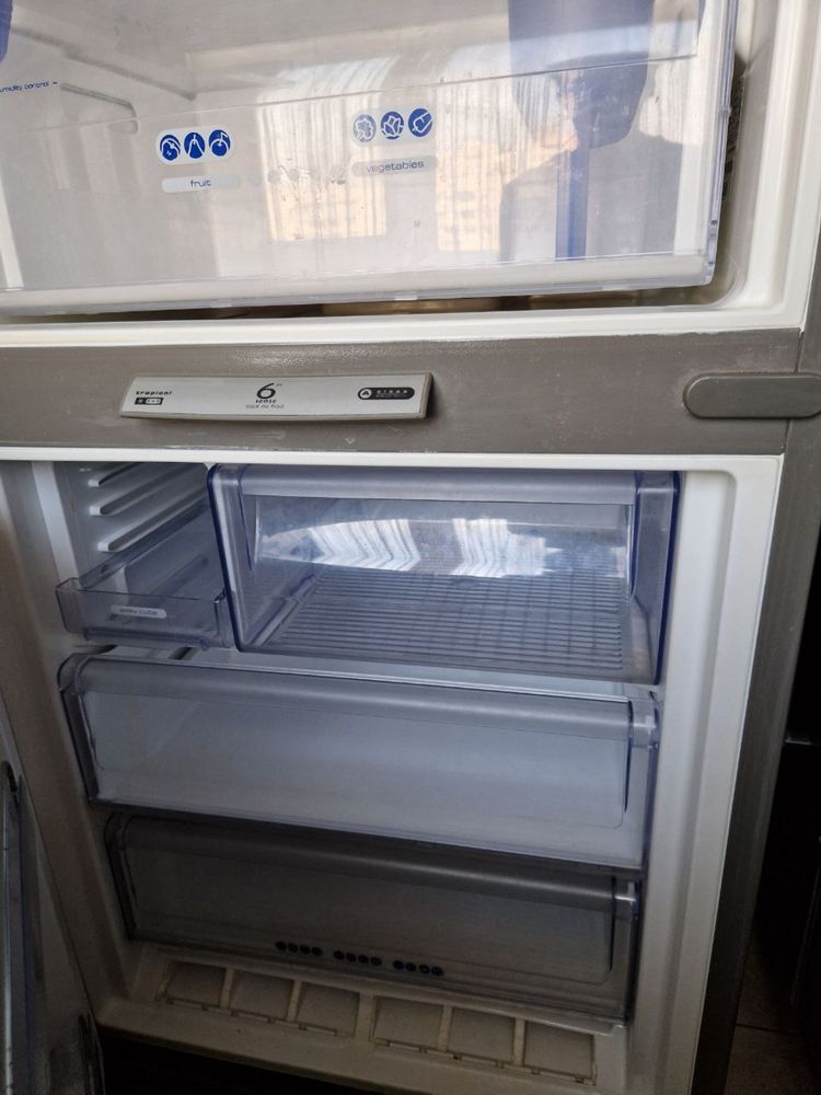 Продам холодильник Whirlpool