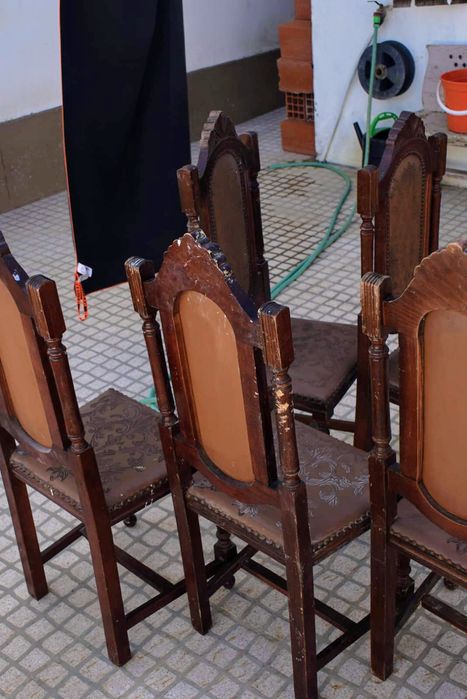 Cadeiras para restauro.