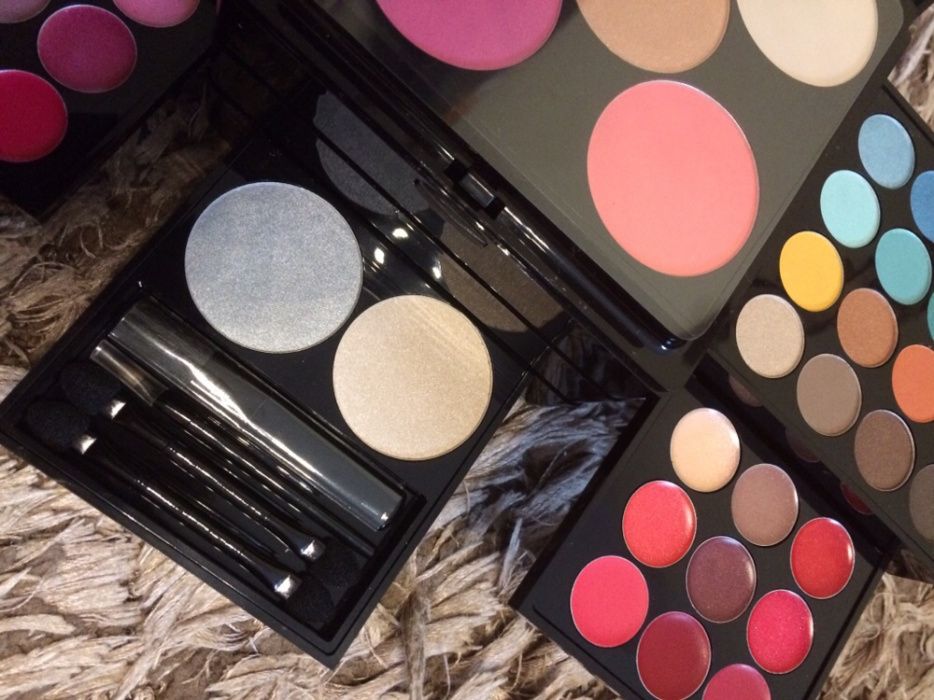 Nowy oryginalny z Włoch zestaw cieni, błyszczyków, róży Sephora