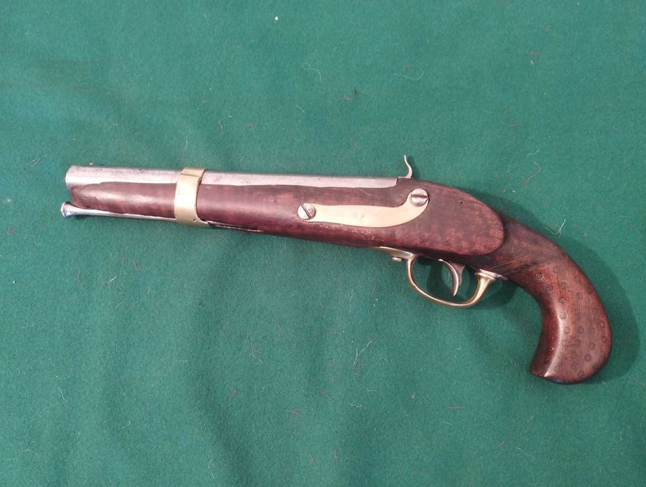 Pistola de percussão do sul da Europa, por volta de 1840.