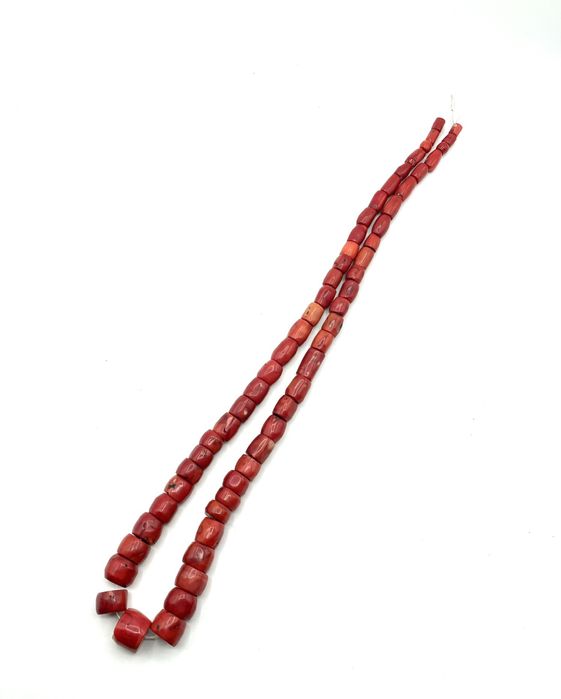 Grande colar de coral antigo