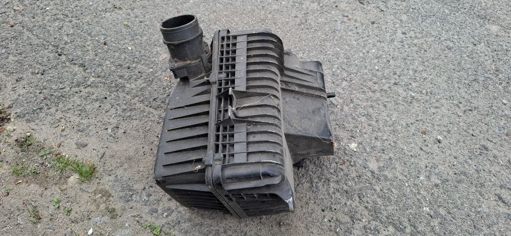 Корпус воздушного  фильтра  расходомер воздуха siemens vdo 5wk9 7001 2