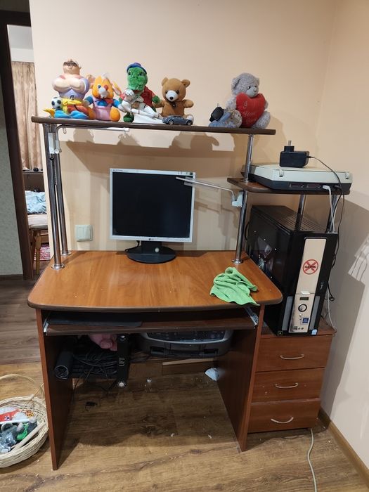 Компьютерный стол