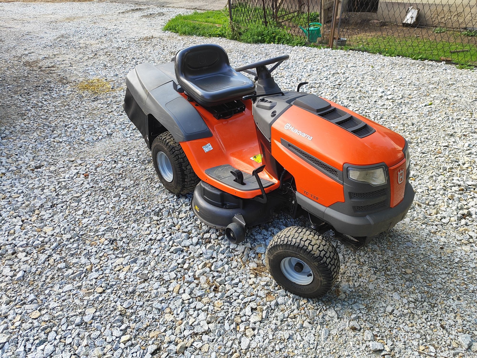 Traktorek do trawy Husqvarna TC138