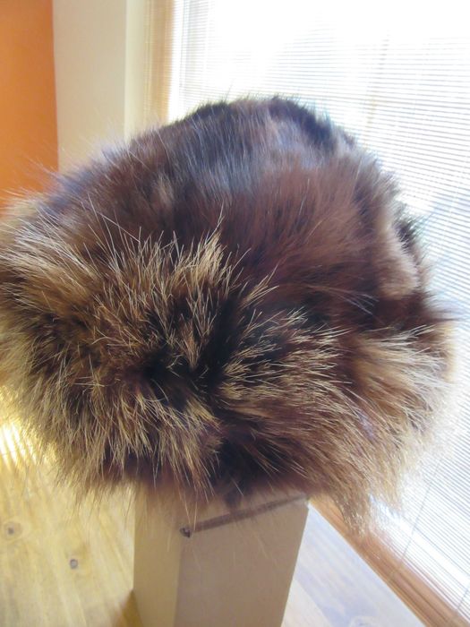 Czapka damska skora Braz i koncowkami bezu. M Nowa