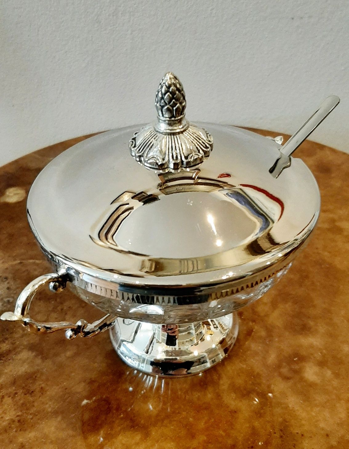 Śliczna Cukiernica srebrzona z łyżeczką i szklanym wkładem ornamenty