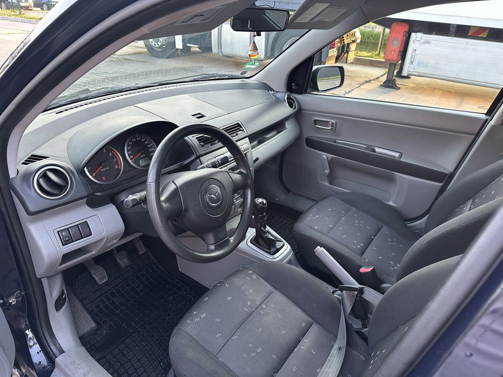 Mazda   (Машина в дуже гарному стані)