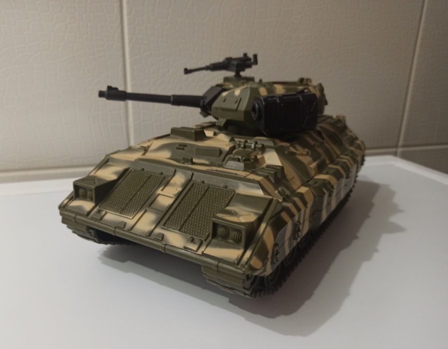 Игрушечный  ,БМП ,,M2 Bradley,,большой танк