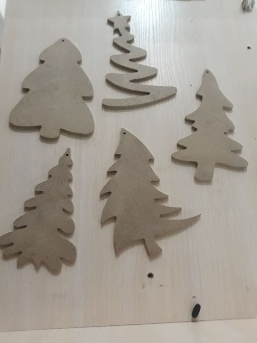 Ялинка з дерева та паперова