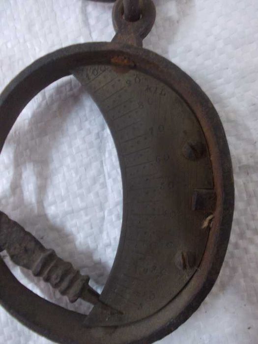 Zabytkowa waga hakowa księżycowa