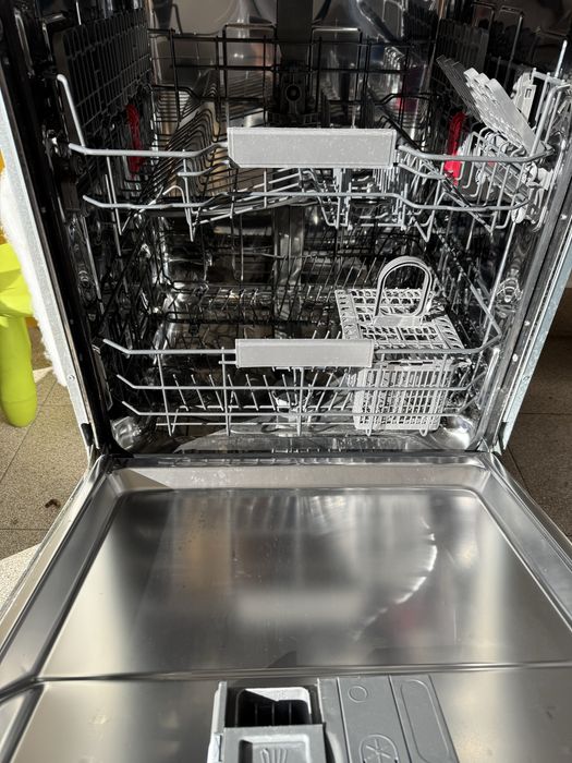 Посудомийна машина Whirlpool 60