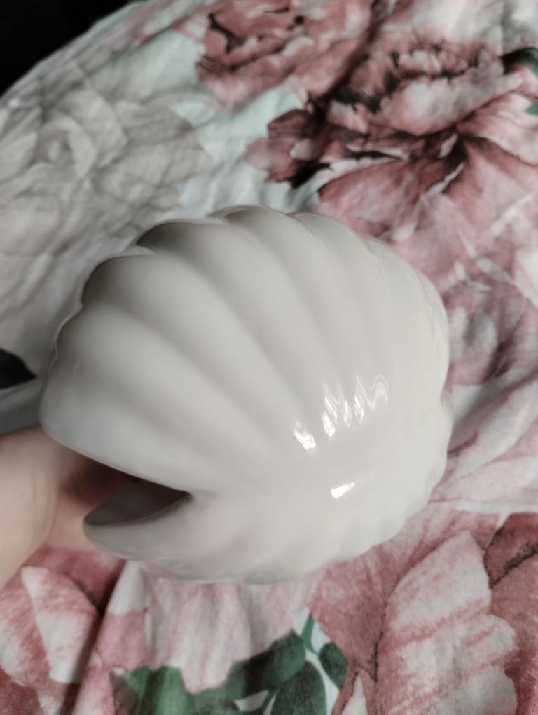 Biała ceramiczna ozdobna duża muszla idealna na biżuterię
