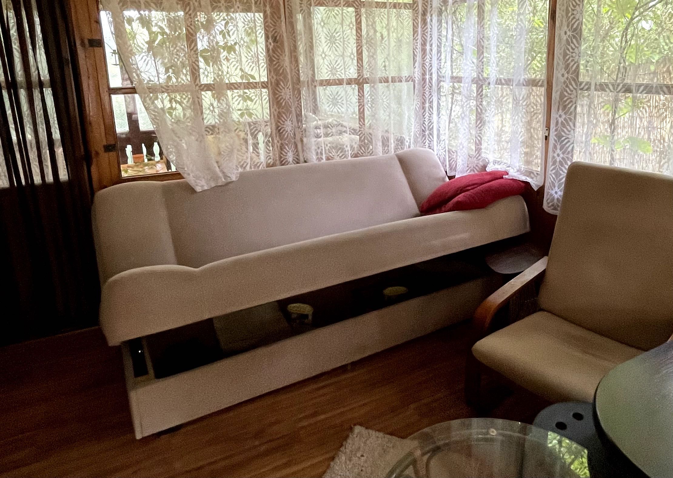 sofa wersalka beżowa