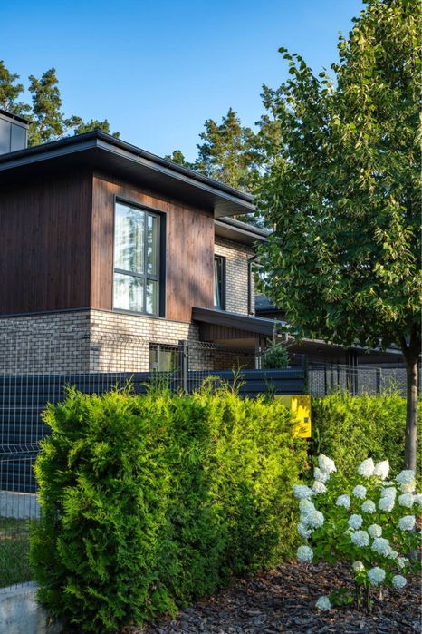 Якісний будинок 206 м2 в закритому котеджному містечку. 10 соток