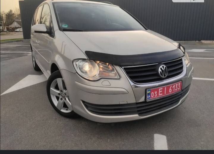 Продам Volkswagen Touran 2009