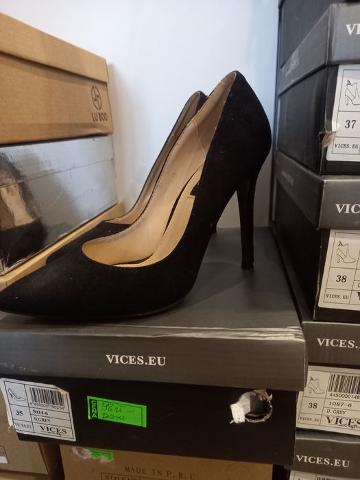 Czułenka zamszowe czarne r 35